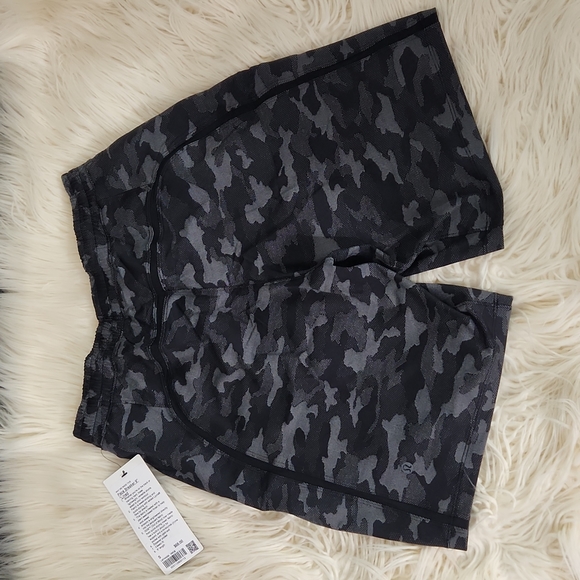Lululemon Pace Breaker Camo Lined 9" Shorts - Picture 2 of 6